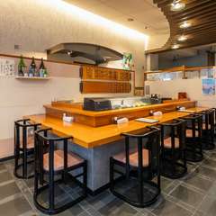 “カウンター席で優雅に一杯”ささやかな贅沢にも最適