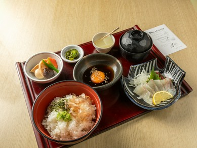 鮮度抜群の鯛を豪快に食す『ぶっかけ鯛めし膳』