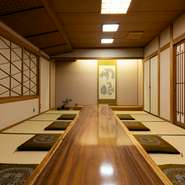 店では、地元の食材を使用したこだわりの和食が堪能できます。ビジネスシーンでの大切なゲストをおもてなしできる、特別な空間と味わいが魅力。個室でゆったりとした時間を過ごしてみては。