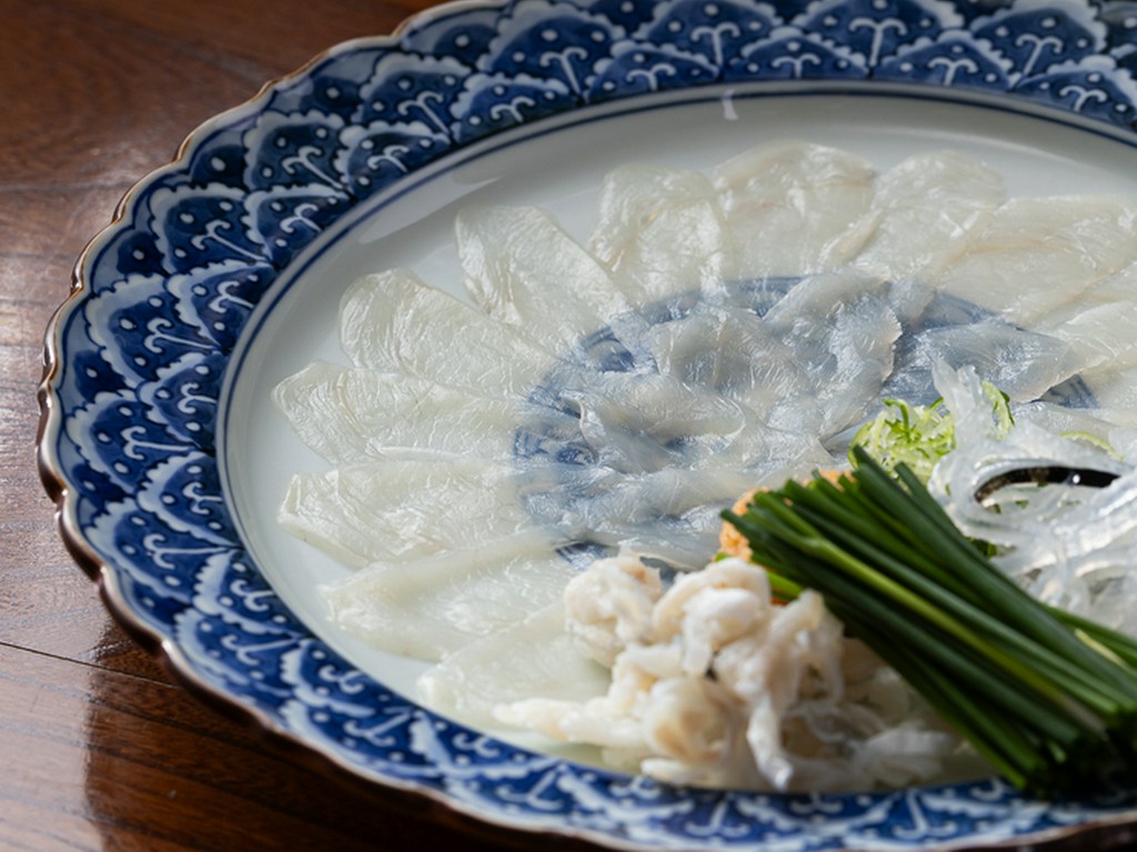 透き通る旨みと、心に響く一口。見た目も美しい『フグ料理』