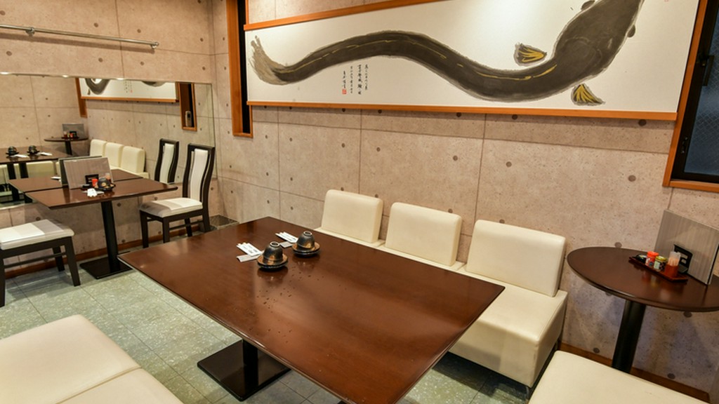 中庭を望むことができる個室は、記念日や接待などに最適