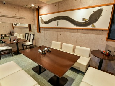 中庭を望むことができる個室は、記念日や接待などに最適