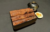 大き目の鰻一本半
