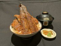 上に四切れ、中に一切入っております。