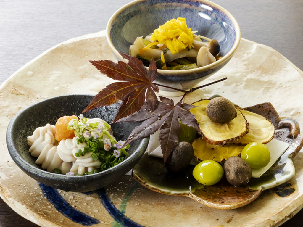 旬の食材を存分に。『前菜三種盛り』