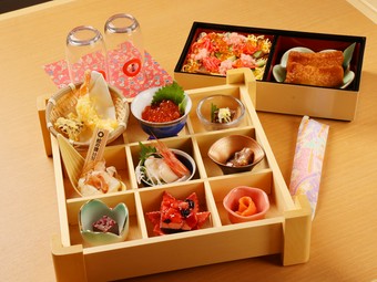豪華な欲張りランチ『彩り9枡のランチセット』