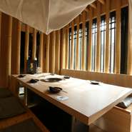 店内は広々としており、ゆったりした時間を過ごせます。2階をワンフロアとして使うことで、周囲を気にすることなくグループでの会話や食事に集中でき、より宴会を盛り上げられるでしょう。相談は、気軽にどうぞ！