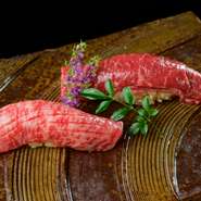 鮮やかな赤身とサシ、そしてシャリとのバランスが見事。一口頬張ると、炙った松阪牛がシャリと共にはらはらと口の中に広がり、その柔らかさと芳醇な舌触りが余韻として深く残ります。