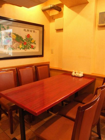 落ち着いた雰囲気の中で過ごす、おいしい食事時間