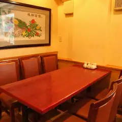 落ち着いた雰囲気の中で過ごす、おいしい食事時間