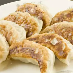 必ずオーダーしたい！メディアでも高評価の看板メニュー『焼き餃子（5個）』