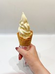 2種類のクリームを当店独自の配分でブレンドした、オリジナルソフトクリームです。濃厚ながら後味はさっぱりとした口当たりが自慢です。