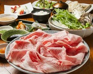 鰹だしの効いた上品な京風だしの鍋しゃぶ
お肉の旨味がさらに感じられるスープで
〆のうどんとの相性抜群