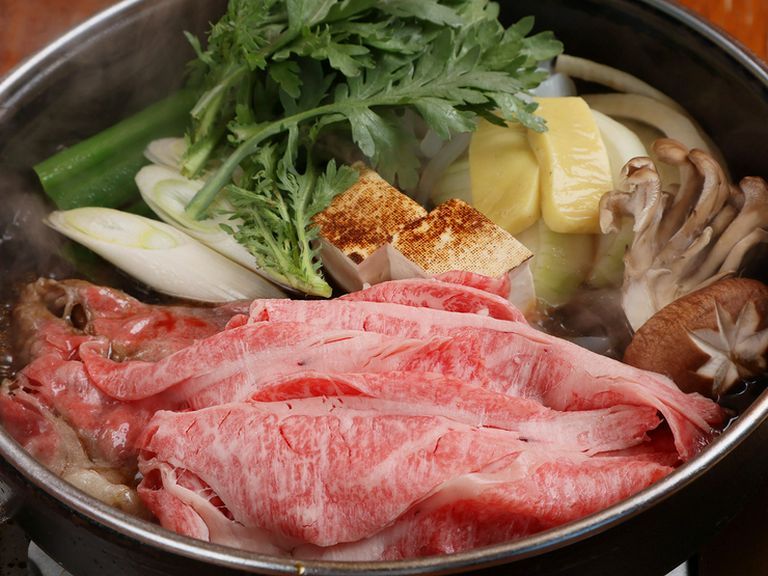 しゃぶしゃぶやすき焼きのおいしさを司る北海道産の「黒毛和牛」