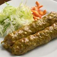 ひき肉をシーク（金棒）で焼いたインドのつくね