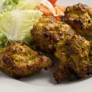 軽めのスパイスでマイルドな風味の焼鳥