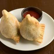 定番　ボリュームたっぷりマッシュポテトの包み揚げ。