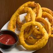 インドではひよこ豆の粉（ベイスン）を使います。