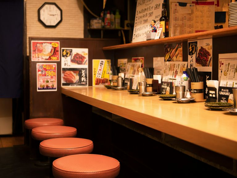 人気のカウンター席はお一人さまでの利用に大人気