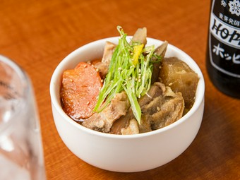 醤油ベースのあっさり煮込み『みんぶた名物　肉煮込み』