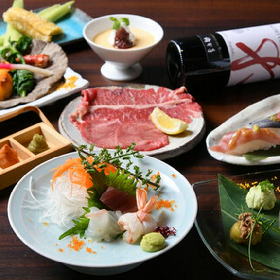 旬の味覚を満喫する豪華創作和食会席をごゆっくりお楽しみくださいませ。