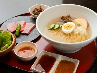 喉越し爽やか、彩りも涼し気な『冷麺』