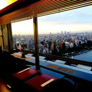 隅田川の安らぎとスカイツリーの眺望を一度に満喫。昼は都会の風景を眺めながら、夜は美しい夜景を望みながら、二人の時間を過ごしませんか？
