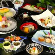 前菜からお食事まで、こだわりと技を惜しみなく表現。献立は毎日のように変わっていきます。