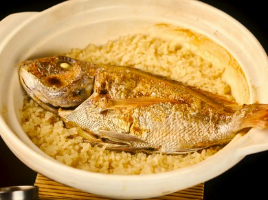 お祝いに　もちづき自慢の【鯛飯】