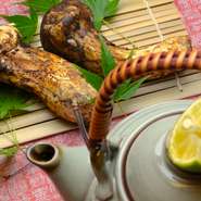 秋のイチオシ「土瓶蒸し」　鱧と松茸が香ります。もちづきの「お椀」や「土瓶蒸し」はリピーターも納得の極上品。最も繊細で味の壊れやすい「お吸い物」を大切にしています。