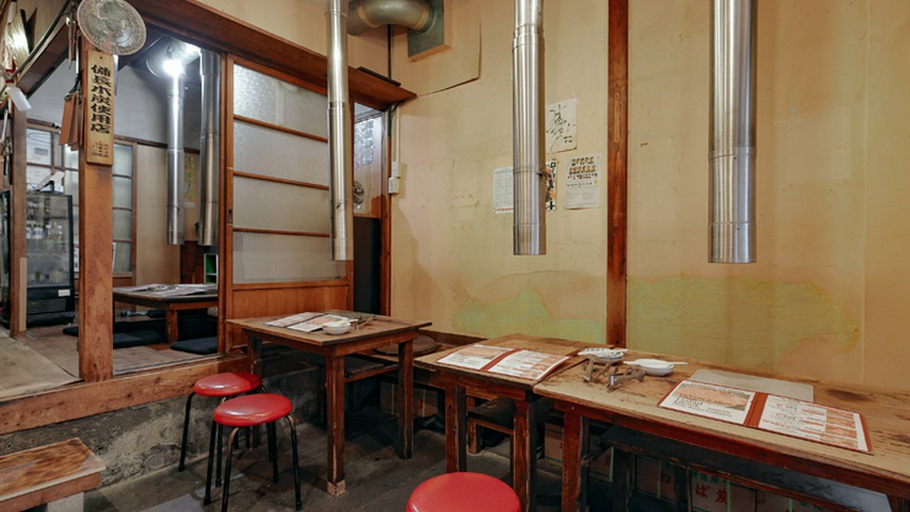 七輪で燃える炭火を囲んで、カジュアルな宴会にもオススメ