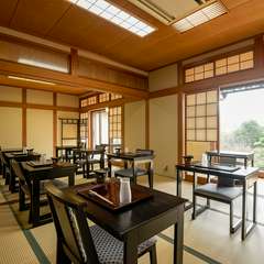 個室は2名様から利用OK。最大40名様が集える大広間も用意