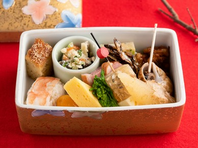 美しい玉手箱の中に季節の彩りと滋味がつまる『八寸』