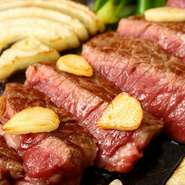 北海道産の和牛ヒレ肉のシャトーブリアンです。口の中に甘い旨みが広がります。