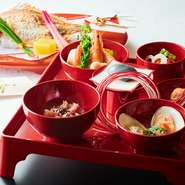 新しい命を迎えた喜びの行事「お食い初め」「一升餅」。さらには、入学式、成人式、お顔合わせ、両親の金婚式や銀婚式、祖父母へ送る還暦や古希のお祝いなど。人生の節目ごとに大事な席を設けることができます。