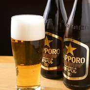 飲み放題には『エビス生　瓶ビール』を始め、日本酒の『久保田』『八海山』、焼酎の『佐藤』『一刻者』、ウィスキーの『デュワーズ』などを用意。さらには、しゃぶしゃ・すき焼き食べ放題付きコースもあります。