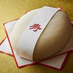 「一升」と「一生」をなぞらえ、背負いきれない一升（一生）の
お餅（幸せ）を背負わせる儀式。