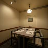 ゆったりと会話を楽しんでいただける個室