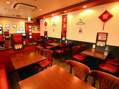 寛げる雰囲気の店内で、デートやファミリーでゆっくり