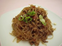 中国龍口産の緑豆と春雨及び豚挽き肉を四川風に炒めました。