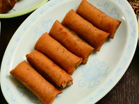 セロリや椎茸などヘルシー重視の野菜でつくった春巻きです。