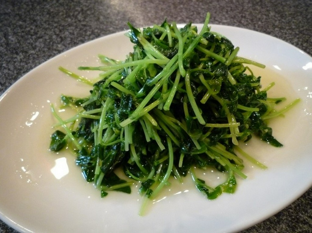 シャキッとした絶妙な歯応え『豆苗の塩炒め（清炒豆苗）』