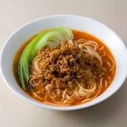 唐辛子のほどよい刺激が特徴の“担担麺”。