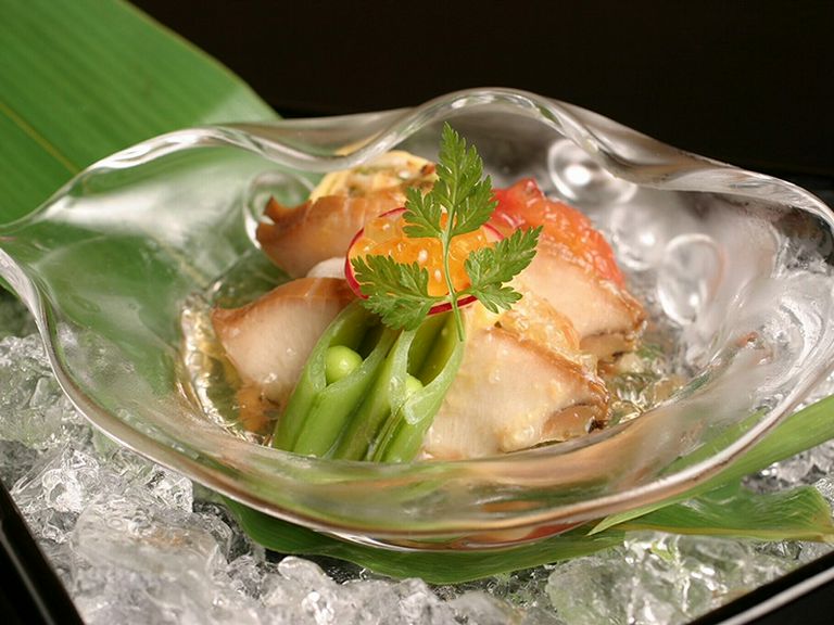 料理に合わせ、季節に応じて仕入れる日本酒