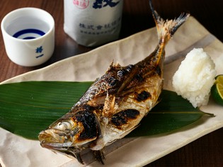 新鮮な魚だからこそシンプルに。味わい深い『炭火焼き』