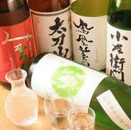 定番から季節の日本酒まで幅広いラインナップ。店長厳選の旬の日本酒は、お酒好きにはたまらない味わいです。刺身や焼鳥との相性も抜群。日本酒はビールやハイボールにも負けない人気メニューです。