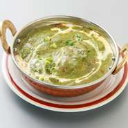 当店自慢のカレーで頼む方も多いです。マイルドな味わいがくせになります。