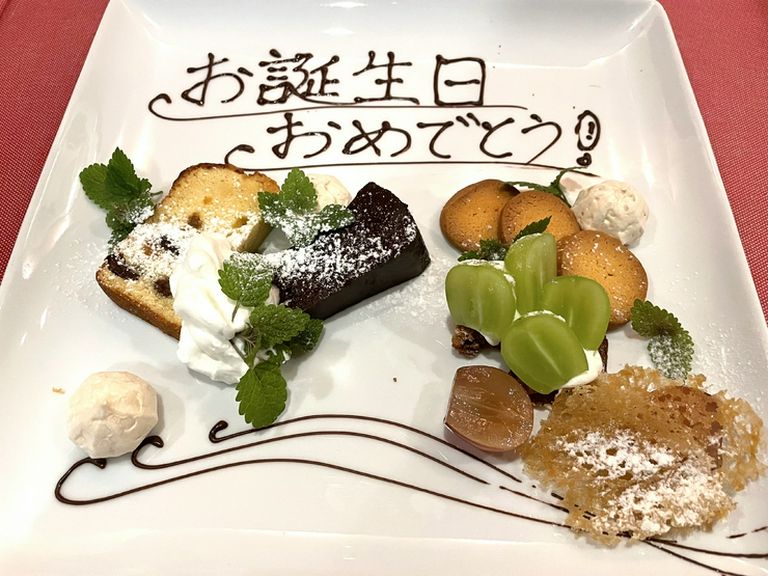 ドルチェ盛合せメッセージプレート、ご用意します!