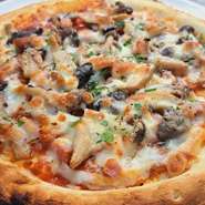 【ランチセット】
○サラダ
○フォカッチャ
○選べるランチメニュー
　・パスタ　　　　　　3種から
　・ピザ（数量限定）　2種から
　・メイン料理（肉または魚）
　※メニューによって追加料金が発生します。