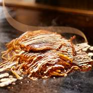 金森氏が常連時代もオーダーしていた、思い入れ深い逸品。当時から自分たちでおいしい焼き方を研究していたとか。かつての試行錯誤が、現在の金森氏のスタイルに繋がっています。